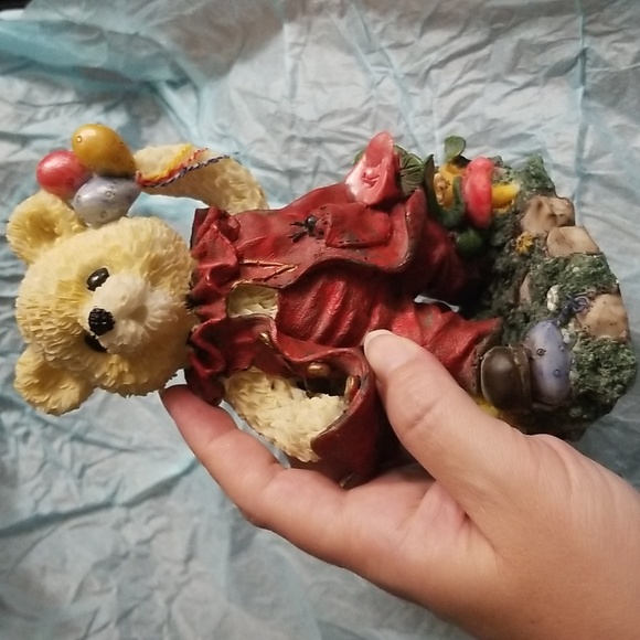 Small teddy bear figure with balloons EUC - Picture 4 of 4
